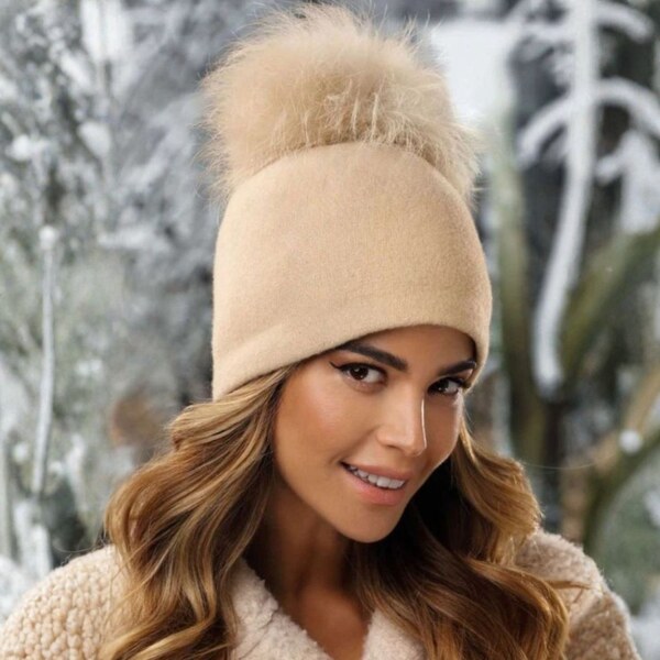 Krumlovanka Dámska zimná béžová čiapka s kožušinovým brmbolcom 100% 66667064