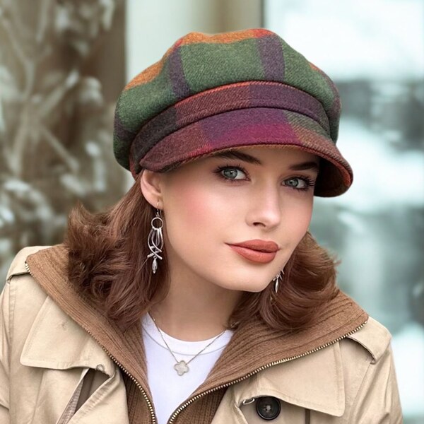 KRUMLOVANKA John Hanly Dámska zimná čiapka so šiltom 100% vlna - kocka 66675322