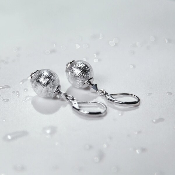 Lampglas Elegantné náušnice Ice Ice Baby s rýdzim striebrom v perlách 66675849