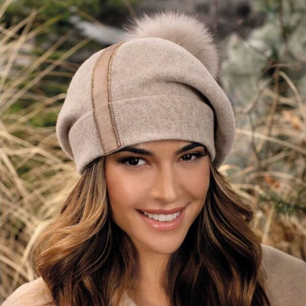 Krumlovanka Zimná dámska čiapka s brmbolcom 100% vlna Woolmark béžová 66644683