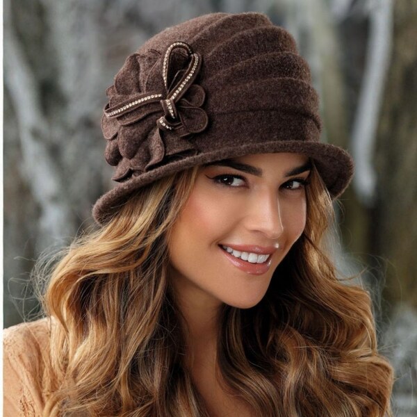 KRUMLOVANKA Elegantný dámsky zimný klobúk W-0636/867 hnedý 66882161