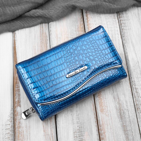 Jennifer Jones Dámska lakovaná kožená peňaženka s krokodílím vzorom | 66882535