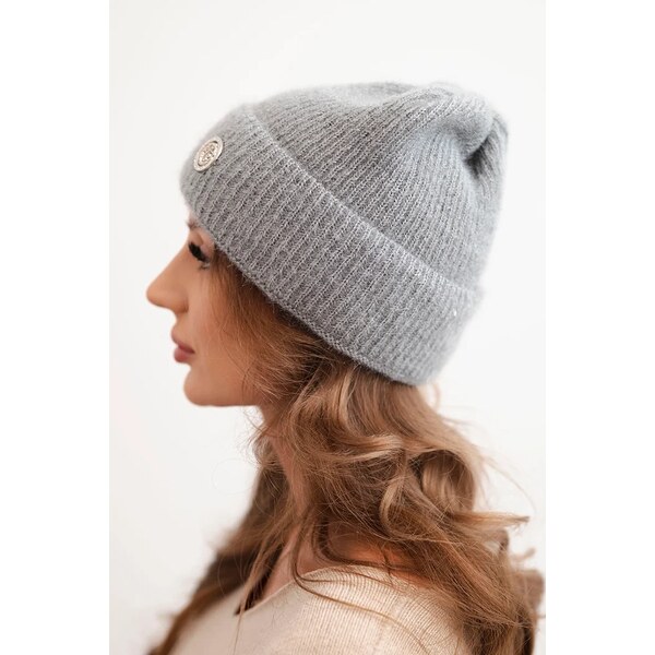 Polski Kesi Dámska zimná čiapka huňatá s ozdobným gombíkom tmavo šedá 66045207