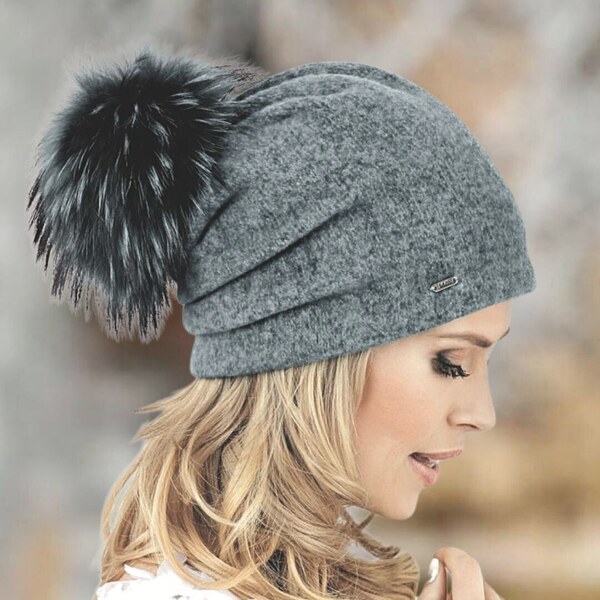 KRUMLOVANKA Dámska čiapka s brmbolcom W-0004/983M šedá melange 67039990