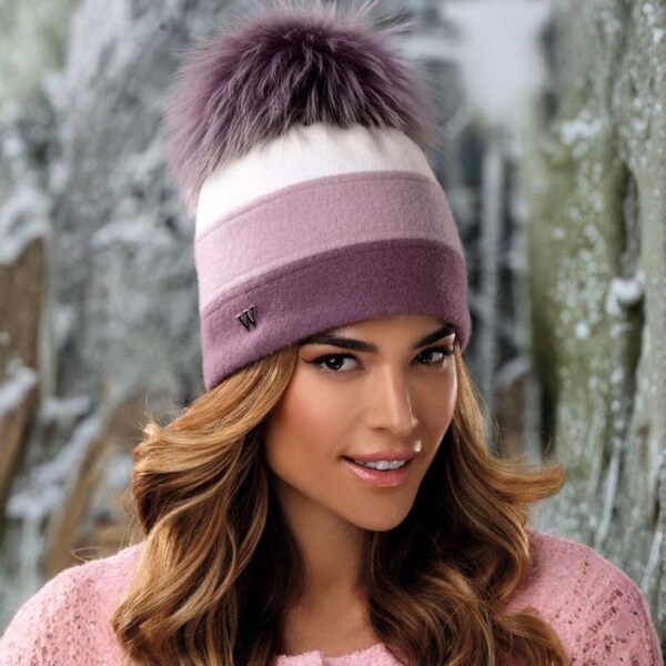 KRUMLOVANKA Trojfarebná zimná čiapka s brmbolcom W-0642/890 60532875