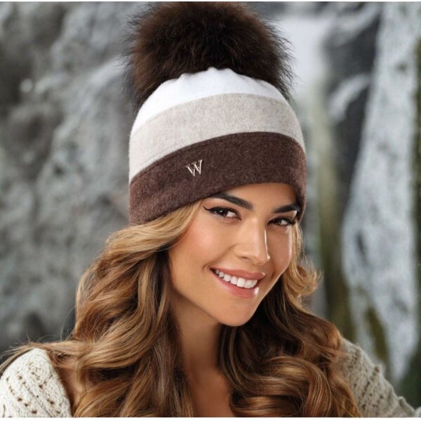 KRUMLOVANKA Trojfarebná zimná čiapka s brmbolcom W-0642/867 svetlo 67041545