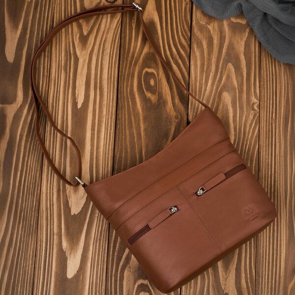 Paolo Peruzzi Priestranná kožená taška cez rameno pre ženy | koňak AY 67123240