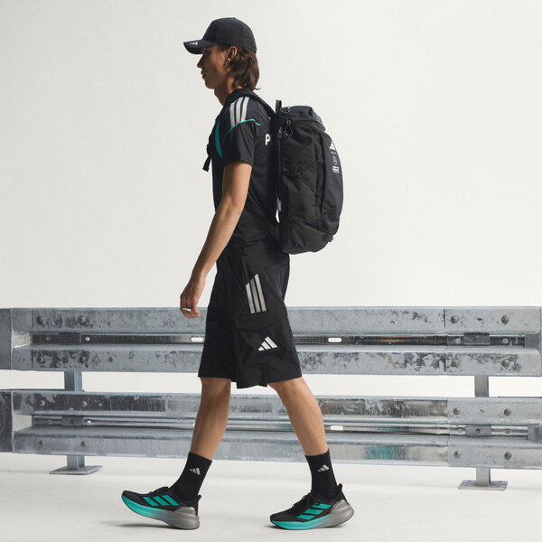 Adidas ŠORTKY MERCEDES - AMG PETRONAS FORMULA 1 TEAM MECHANICS SHORT 67218474