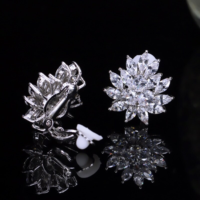 B-TOP Luxusní náušnice klipsy DIAMOND FLOWER - biele pozlátenie