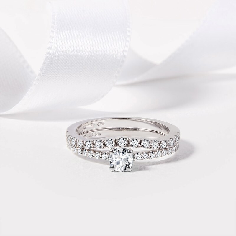 Zásnubný diamantový prsteň z bieleho zlata KLENOTA K0285012