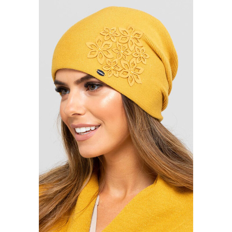 Kamea Medová elegantná dámska čiapka s kvetinkami Malaga, Farba medová 66262611