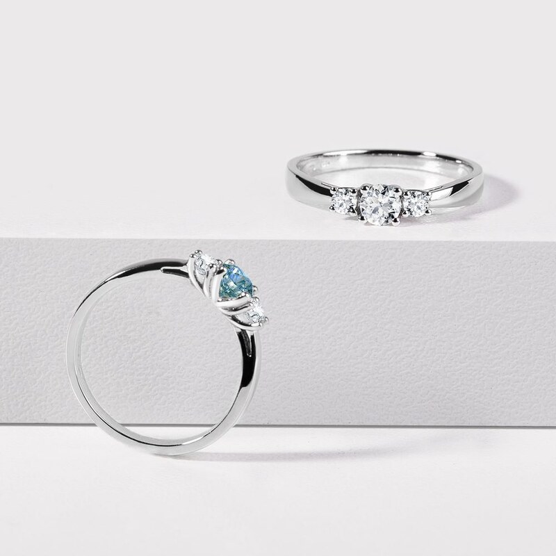 Zlatý zásnubný prsteň s modrým diamantom KLENOTA K0235062
