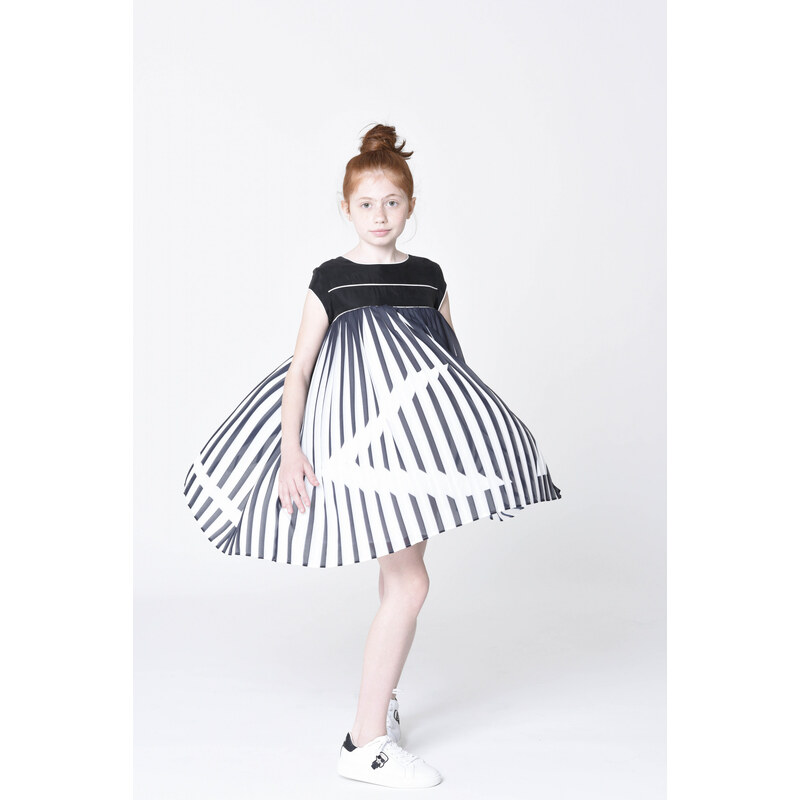 KARL LAGERFELD KIDS Dievčenské šaty plisované čierno biele KARL LAGERFELD
