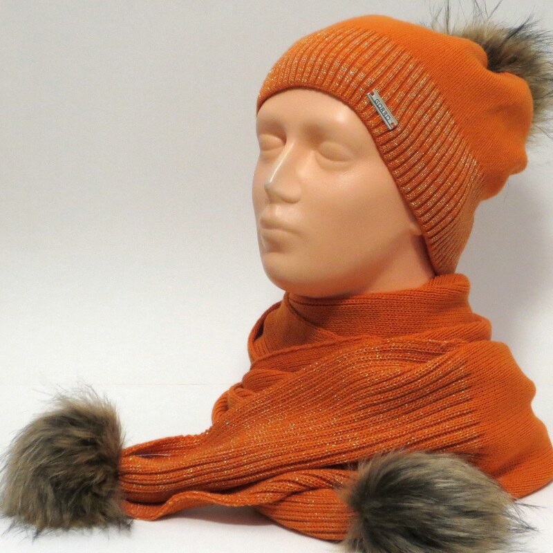 Dámsky set zateplená čiapka a šál s brmbolcami- oranžový 24432041