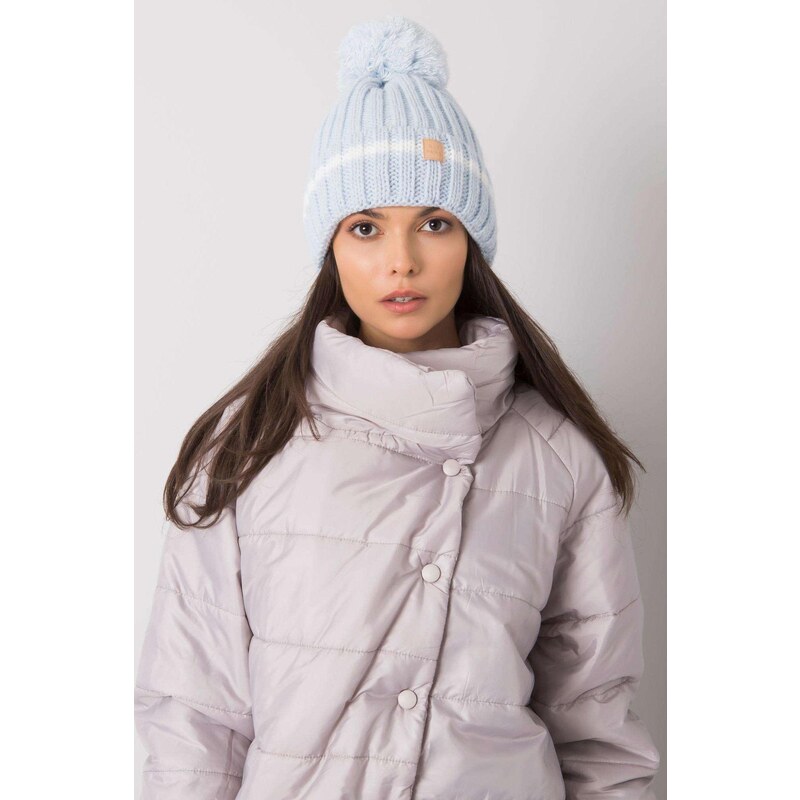 MladaModa Dámska čiapka s brmbolcom model 3592 svetlomodrá 28090161