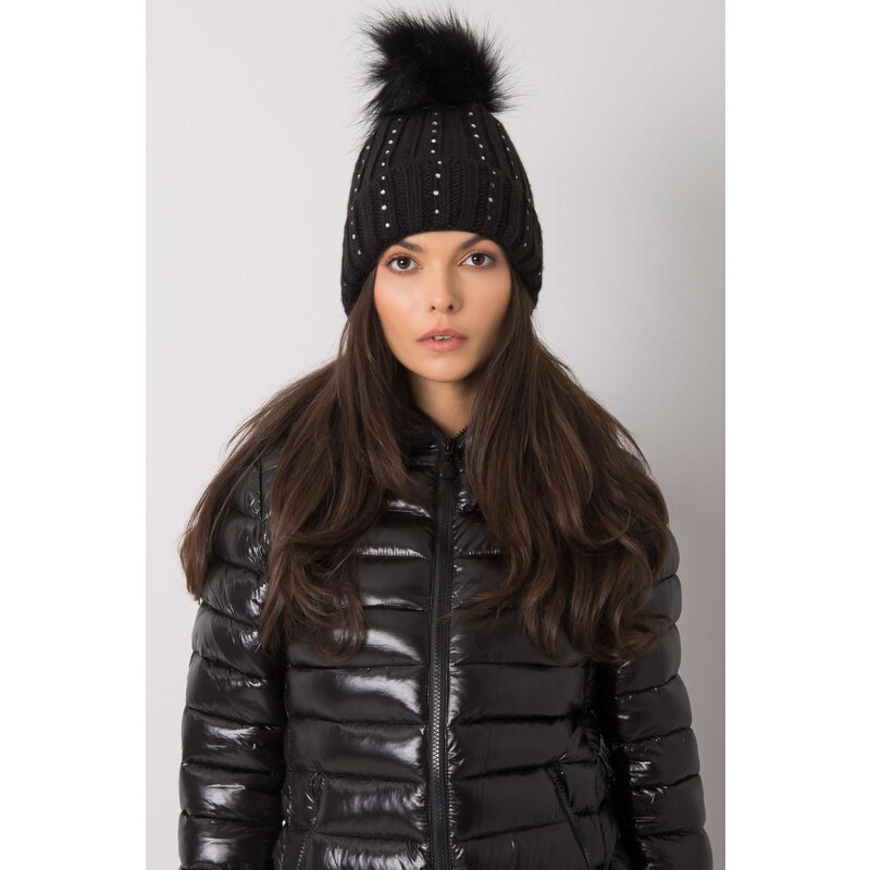 MladaModa Dámska čiapka s kožušinkovým brmbolcom a zirkónmi model 2293 28106059