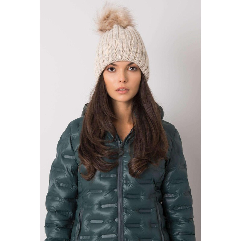 MladaModa Dámska čiapka s kožušinkovým brmbolcom a zirkónmi model 2293 28523875