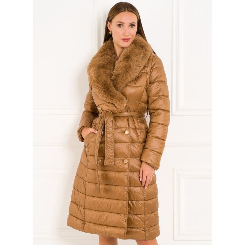 Due Linee Dámská camel zimní bunda / vesta s vázáním 65454409