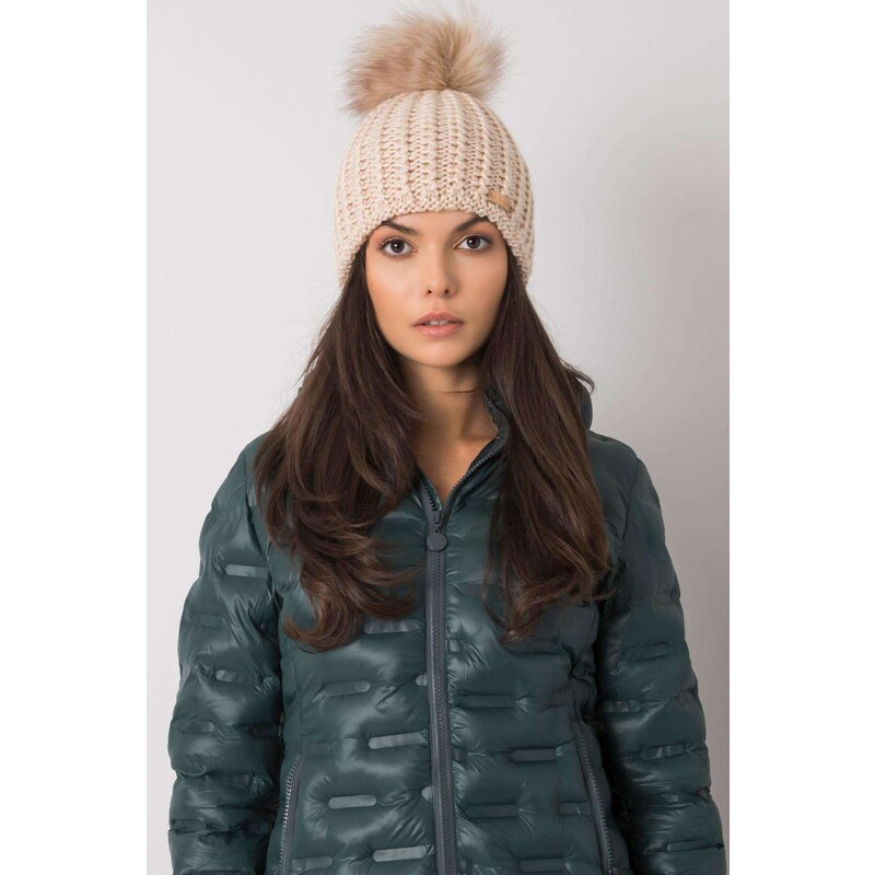 MladaModa Dámska čiapka s kožušinkovým brmbolcom model 3317 svetlá 28606738