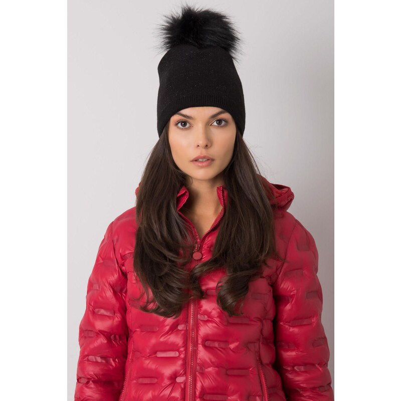 MladaModa Dámska čiapka s kožušinkovým brmbolcom model 3411 čierna 28606729