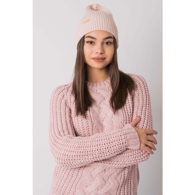 MladaModa Dámska čiapka s vrúbkovaným vzorom model 2784 pudrovo ružová 28606747