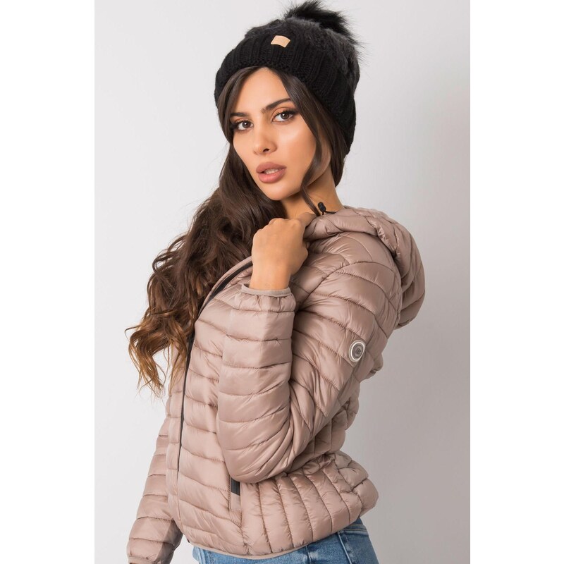 MladaModa Dámska čiapka s kožušinkovým brmbolcom model 2623 čierna 28606754