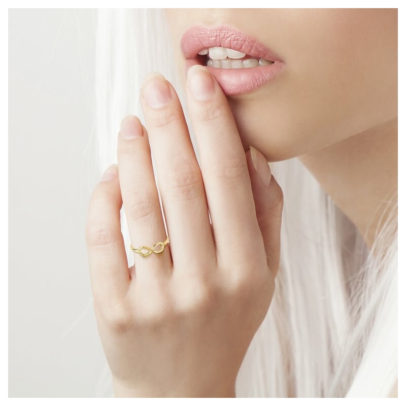Lillian Vassago Minimalistický celozlatý prsteň so symbolom Nekonečna LLV85-GR012