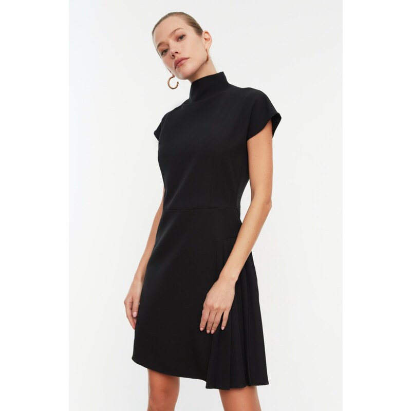 Trendyol Collection Čierne tkané mini šaty s vysokým golierom A-strihu