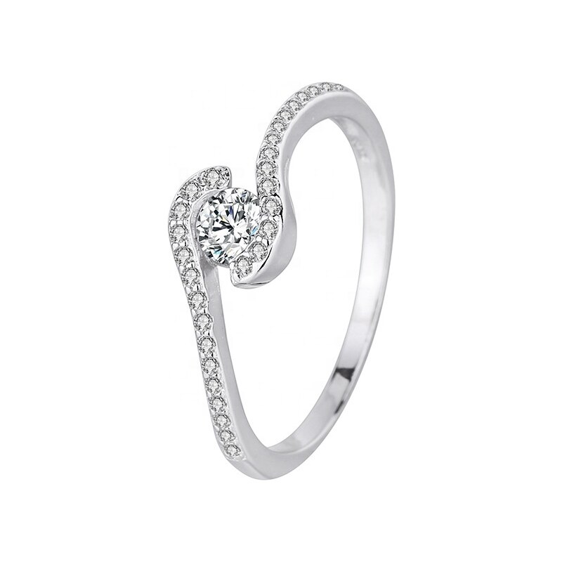 Royal Fashion strieborný rhodiovaný prsteň Trblietavé prepojenie 41335520