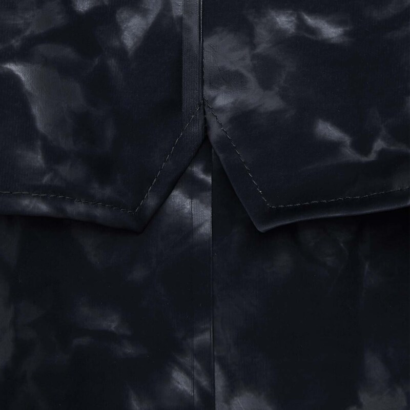RAINS Čierny vodeodolný kabát Longer Jacket S