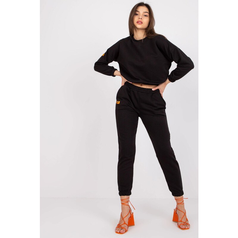 MladaModa Tepláková súprava Liliana s crop-topovou mikinou čierna 33138957