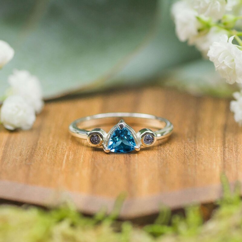 SPIRIT OF ISLAND Strieborný prsteň s topasom a diamantmi soľ a korenie 33621305