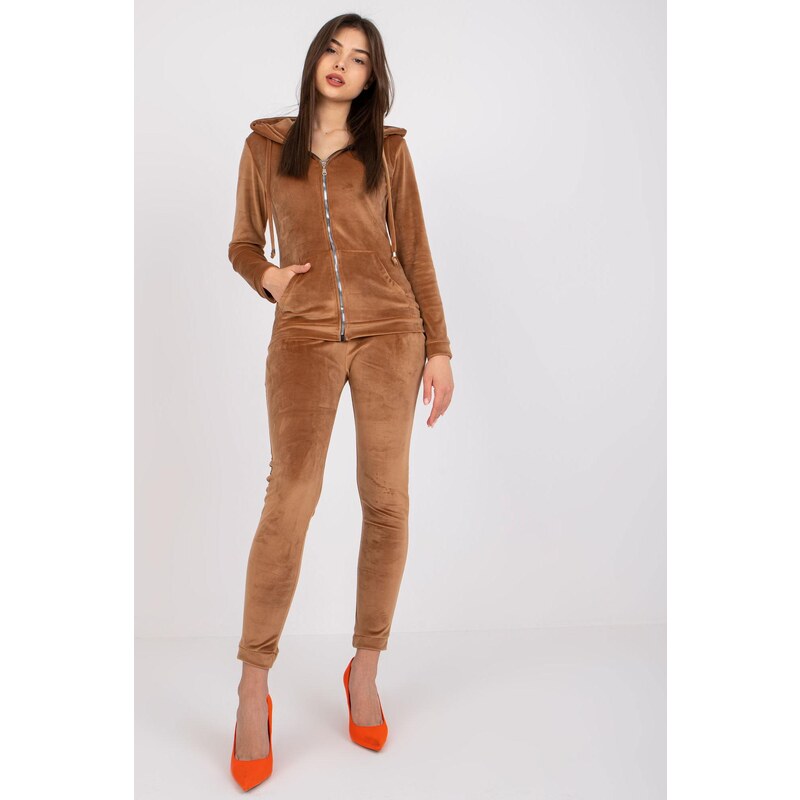 MladaModa Velúrovo-viskózová tepláková súprava Ilaria farba camel 33898533