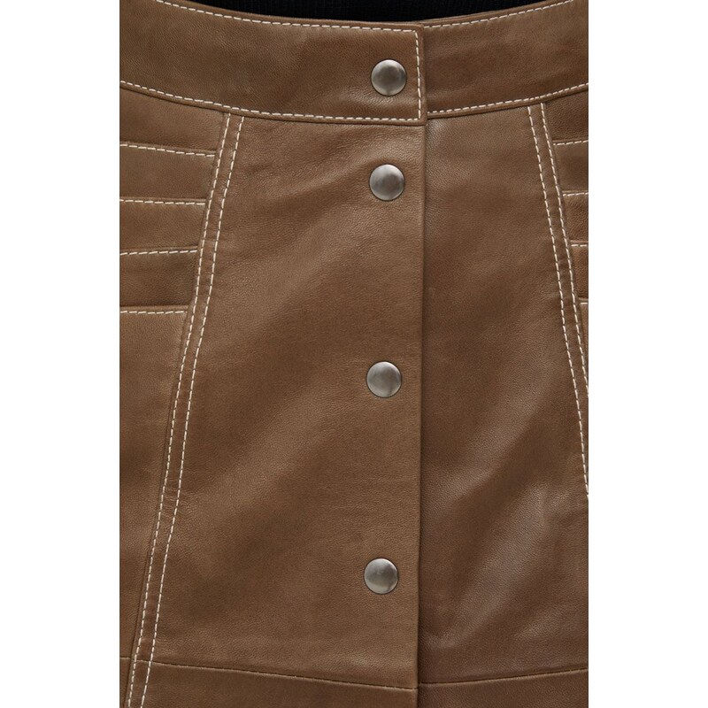 Kožená sukňa Gestuz hnedá farba, mini, áčkový strih