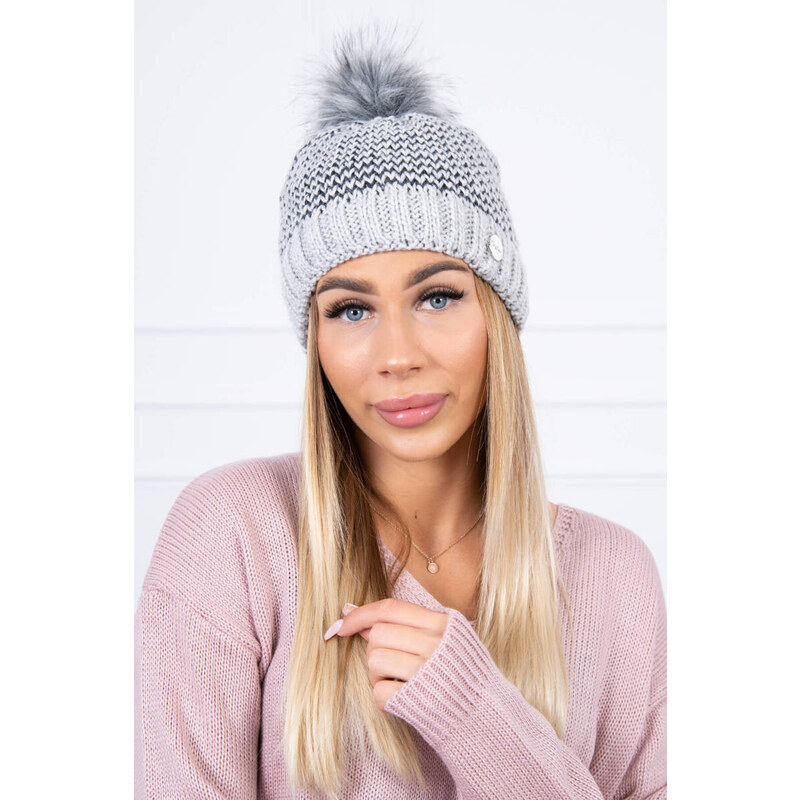 MladaModa Dámska čiapka s kožušinkovým brmbolcom K179 svetlá šedá 20466412