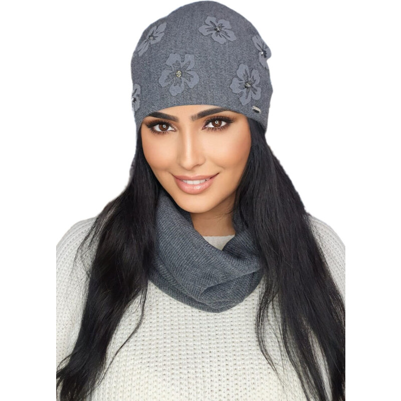 Kamea Grafitová dámska zimná čiapka s kvietkami Naila, Farba grafitová 36098597