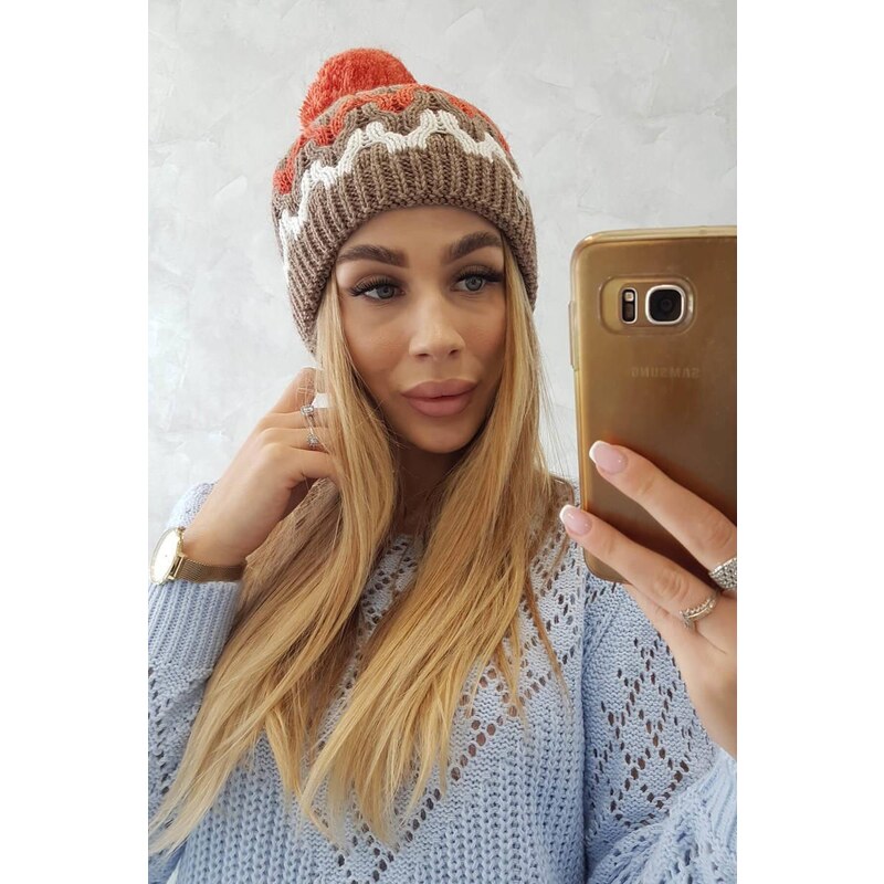 MladaModa Dámska čiapka s brmbolcom Laila K283 tmavá béžová 36637030