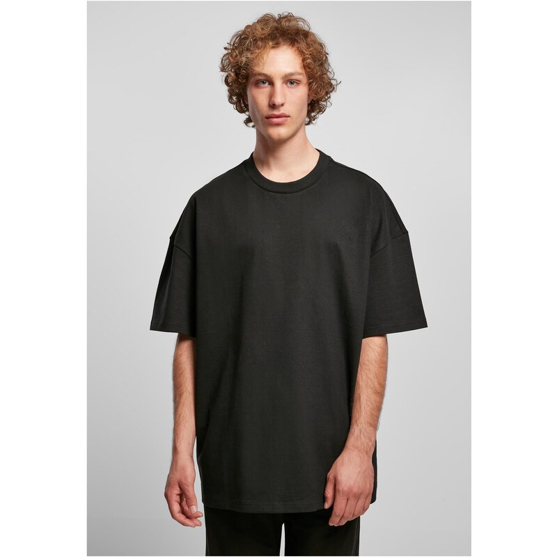Urban Classics Ultra Heavy Oversized T-shirt in black color 57100304