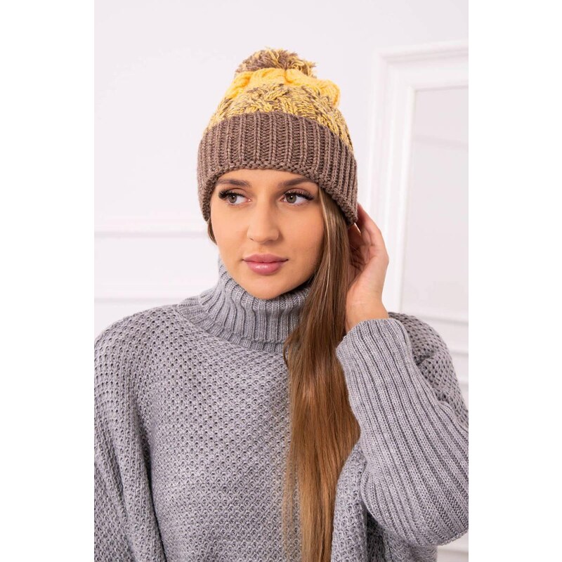 MladaModa Dámska čiapka s brmbolcom Abigail K326 farba cappuccino 36801654