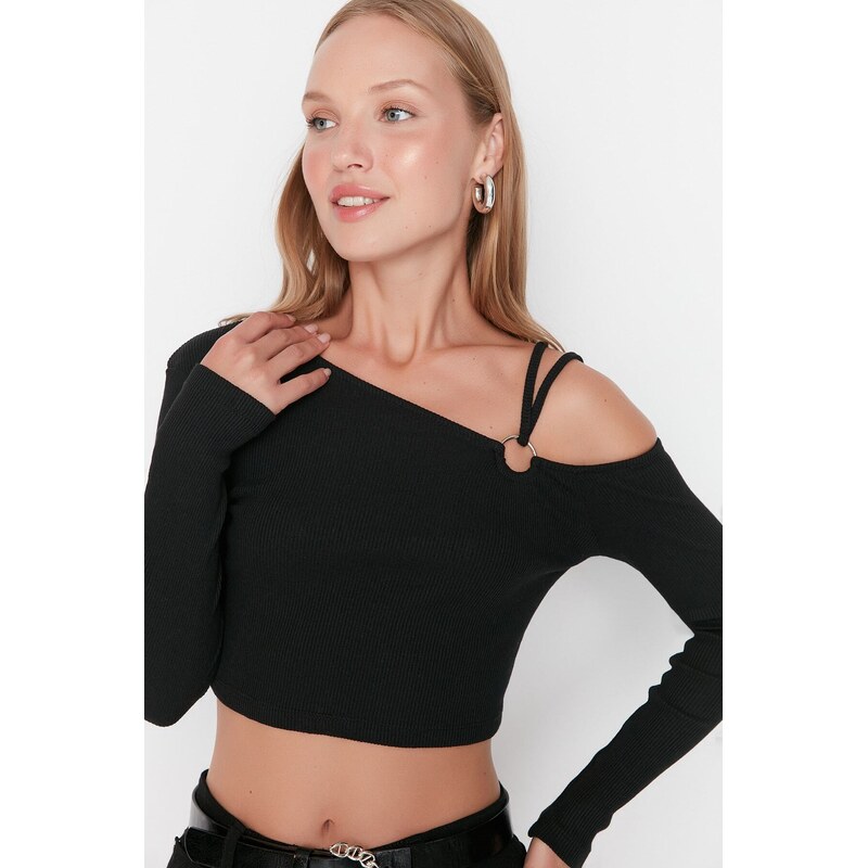 Trendyol čierny priliehavý crop s detailom príslušenstva, pružná 50561181