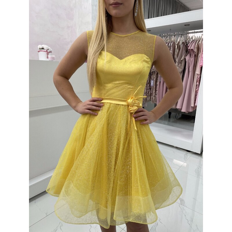 Krátke žlté šaty s tylovou sukňou