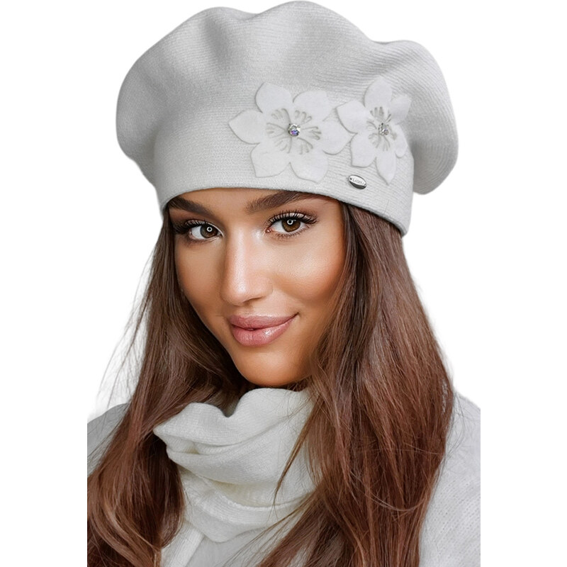 Kamea Smotanová elegantná dámska zimná baretka s kvetmi Kora, Farba smotanová