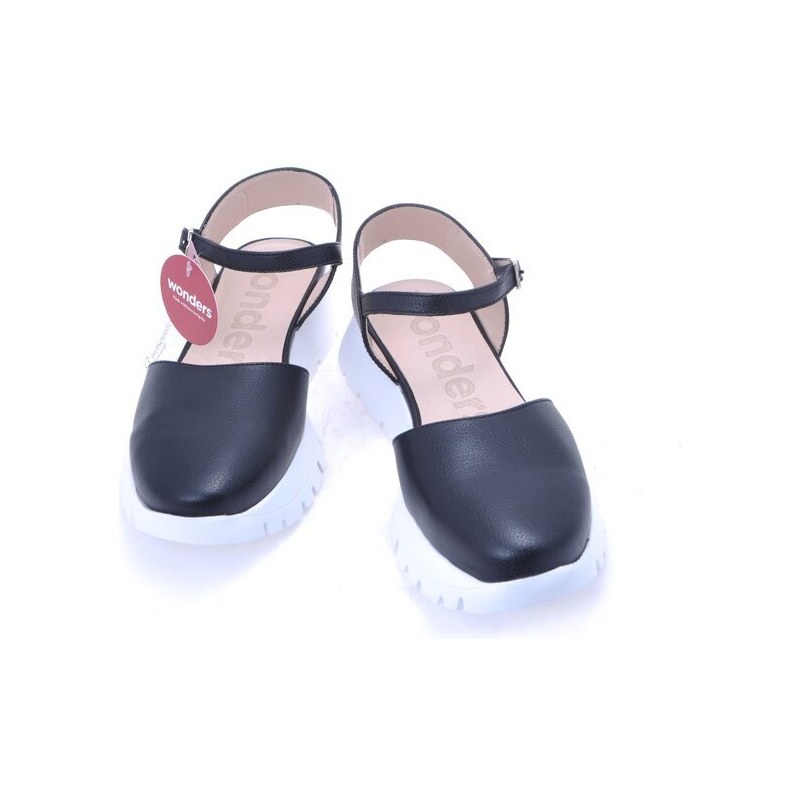 Šik sandály v kombinaci černé a bílé Wonders A-2441 černá