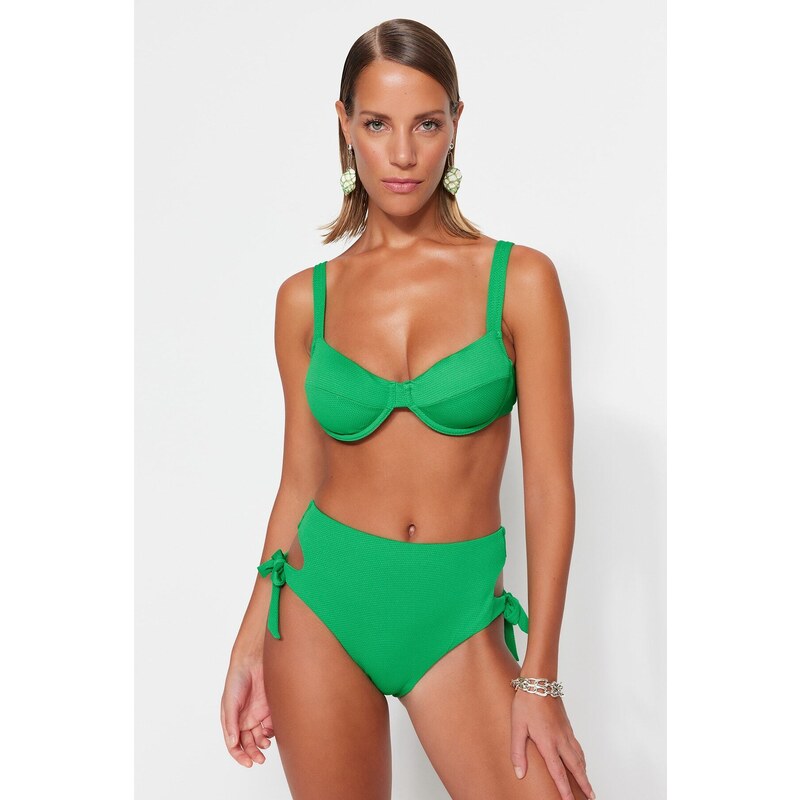 Trendyol Green Underwire, textúrovaný top bikín 50565515