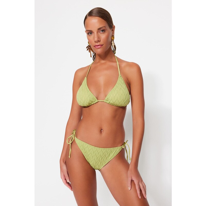 Trendyol zelené textúrované bikiny nohavičky s pravidelnými nohavicami 50632697