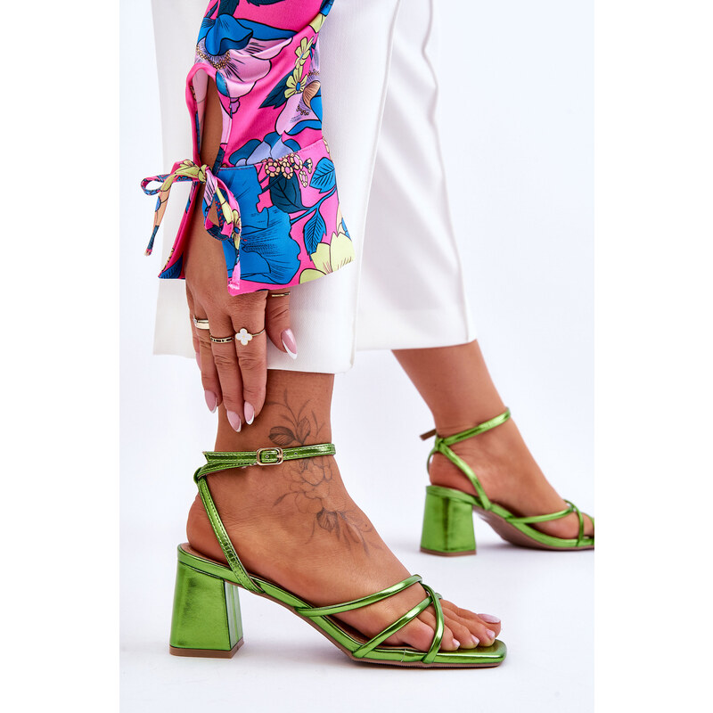 BESTELLE Zelené módne lesklé sandále na stĺpikovom podpätku