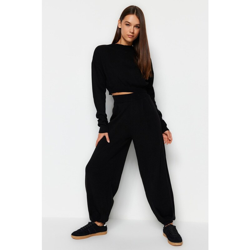 Trendyol Čierny Super Crop Basic Pletený Top s Vysokým Golierom - 50614548