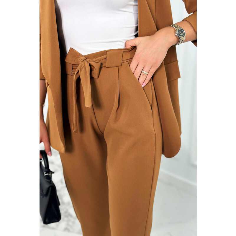 K-Fashion Elegantné sako s nohavicami zaviazanými vpredu Ťava