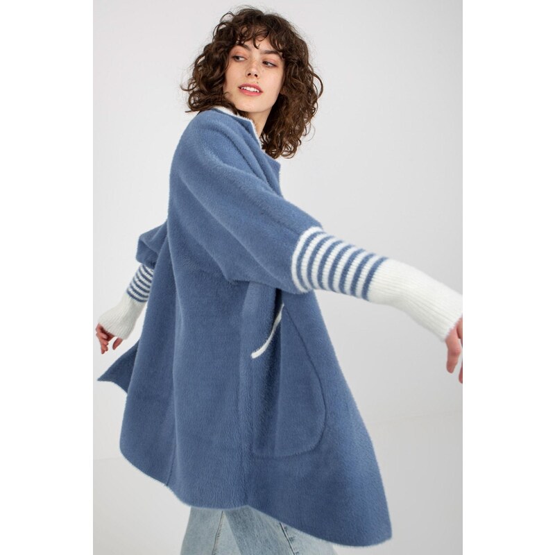 MladaModa Dvojfarebný alpaka kabát model 200195 s netopierími rukávmi farba kráľovská modrá