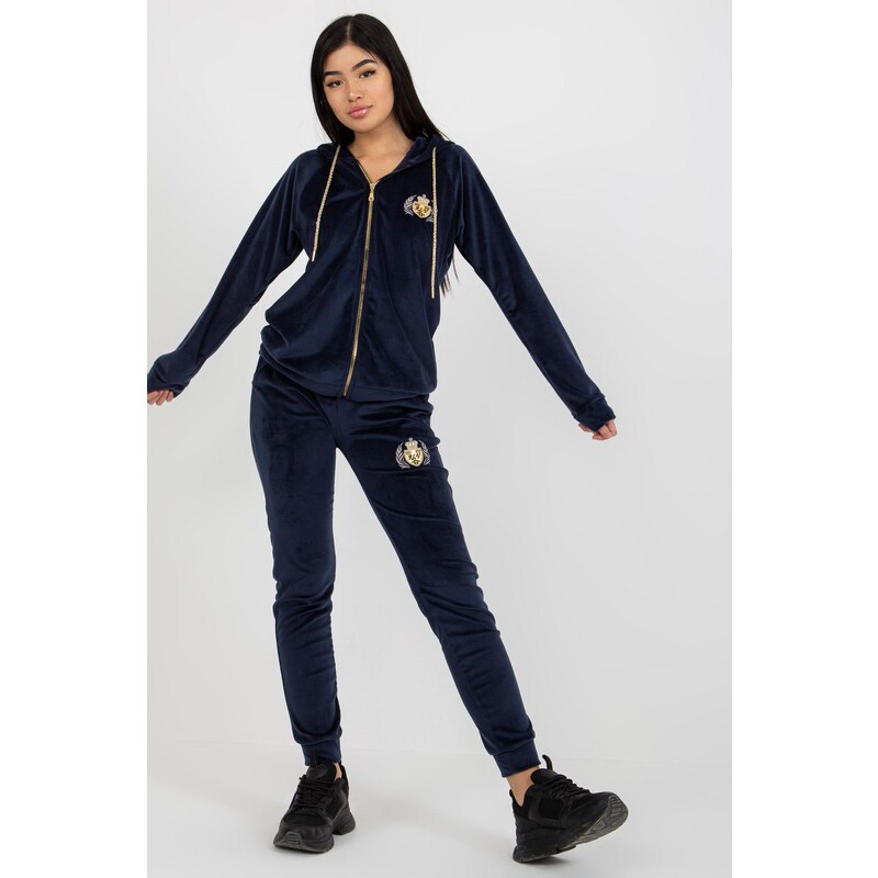 MladaModa Velúrová tepláková súprava so zipsom a nášivkami model 44398 46490722